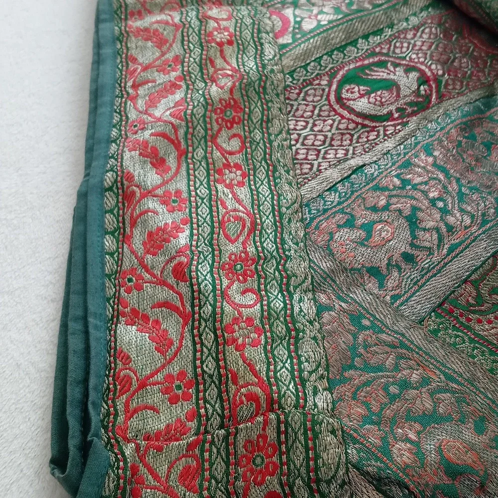 Unique Gorgeous Silk Green Patchwork Batik Bedspread / Tapestry from India - Picture 4 of 14